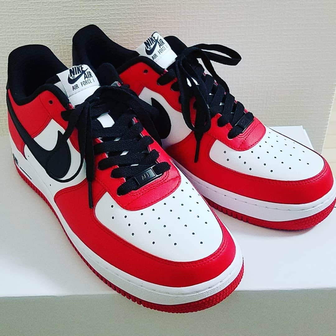 レイチェルのインスタグラム：「NIKE iDにて、  久しぶりに作っちゃいましたよ！  大好きなAIR FORCE 1を、  ジョーダン1のシカゴ風に仕上げてみましたよ！  たぁまぁらぁねぇーーー！！！！！ 😆😆😆😆💨💨💨💨💨✨✨✨✨✨🎶🎶🎶🎶🎶」