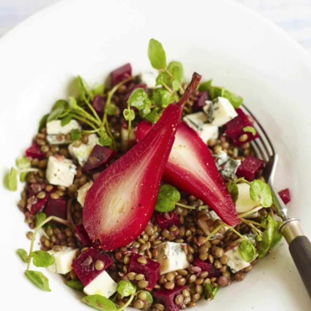 レイチェル・クーさんのインスタグラム写真 - (レイチェル・クーInstagram)「For a light and easy meal, my pickled pear, lentil and gorgonzola salad makes the perfect little spring throw-together. Recipe from #RKKitchenNotebook 👉 http://bit.ly/rk-pear 📸: @davidloftus . . . . . . #rachelkhoo #recipe #cooking #spring #SpringRecipe #salad #pear #gorgonzola #lentil #puy」4月9日 16時15分 - rachelkhooks