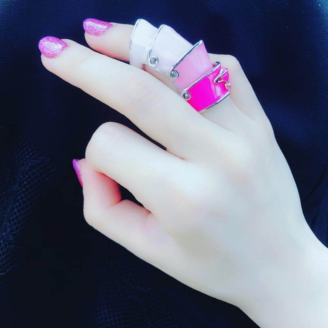 大森靖子さんのインスタグラム写真 - (大森靖子Instagram)「この星でいちばんピンクになるためにはピンク以外の部分の色の繊細さが重要なのよな真理」4月9日 16時20分 - omorimori