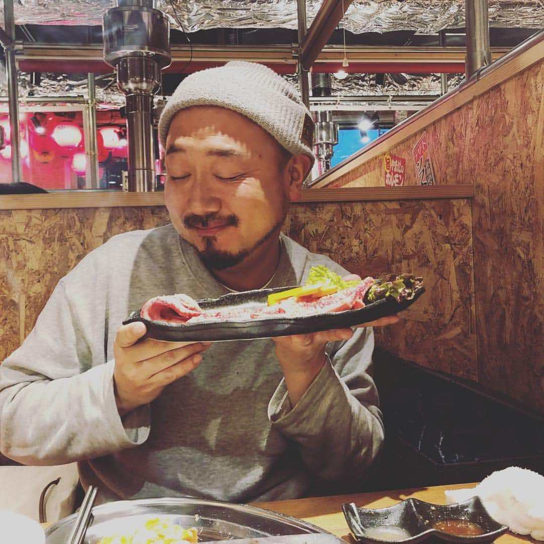 コシバKENさんのインスタグラム写真 - (コシバKENInstagram)「. お肉食べたいなぁ。. . . #ETKING #大衆焼肉 #ホルモンやまだ #三田 #なんやその顔は #ええ肉があんま映ってへんがな #行って確かめてみてください #こんな顔なるよ」4月9日 16時32分 - koshibaken08