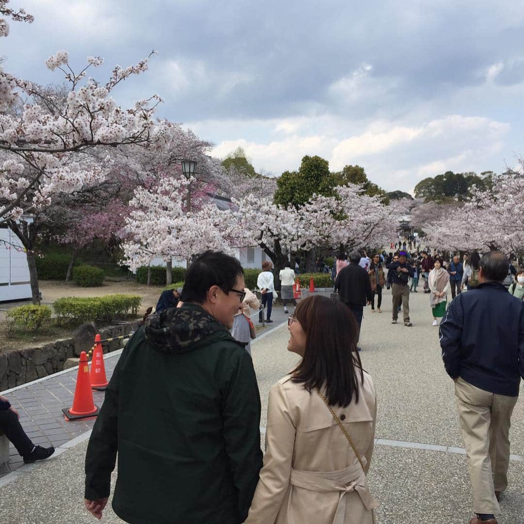 杉山愛さんのインスタグラム写真 - (杉山愛Instagram)「最高のお天気に恵まれた昨日🏯姫路城🏯に行ってきましたーーーーーっ 最高の🌸さくら🌸を堪能しました💕  帰ろうとした時、信じられないことにタイの🇹🇭テニス選手🇹🇭タマリン・タナスガーン選手にバッタリ会ったのでしたーーーーーっ‼️ こんな偶然あるんですね〜😆ビックリ😆」4月9日 16時43分 - aisugiyamaofficial