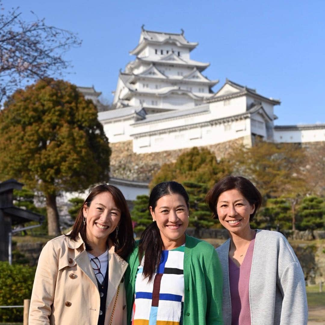 杉山愛さんのインスタグラム写真 - (杉山愛Instagram)「最高のお天気に恵まれた昨日🏯姫路城🏯に行ってきましたーーーーーっ 最高の🌸さくら🌸を堪能しました💕  帰ろうとした時、信じられないことにタイの🇹🇭テニス選手🇹🇭タマリン・タナスガーン選手にバッタリ会ったのでしたーーーーーっ‼️ こんな偶然あるんですね〜😆ビックリ😆」4月9日 16時43分 - aisugiyamaofficial