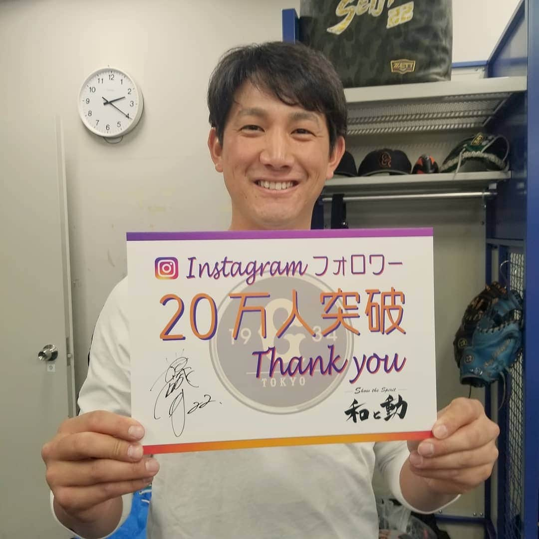 読売巨人軍さんのインスタグラム写真 - (読売巨人軍Instagram)「#フォロワー20万人突破 #ありがとうございます #小林誠司 選手 この投稿をシェア&コメントをしてくださった方の中から抽選で、選手が持っている直筆サイン入りボートをプレゼントします🎁当選者にはDMを送らせていただきます！ #巨人 #ジャイアンツ #読売ジャイアンツ #giants #和と動」4月9日 16時38分 - yomiuri.giants