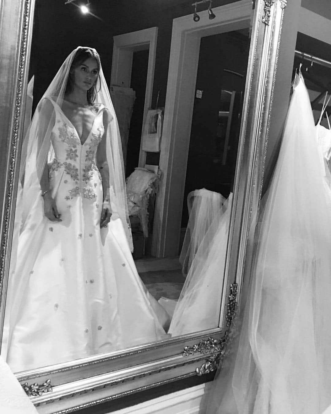 Steven Khalilさんのインスタグラム写真 - (Steven KhalilInstagram)「Happy wedding anniversary to iconic #StevenKhalilBride @nictrunfio. Today we’re taking it back to the moment when Nicole first tried on her dress in our Paddington atelier. To see the finished gown on her wedding day, take a look at our Stories. #StevenKhalil #NicoleTrunfio」4月9日 16時58分 - steven_khalil