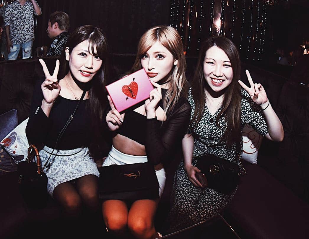 小原優花さんのインスタグラム写真 - (小原優花Instagram)「4.7💛大阪OWLさん💛《 @owlosaka 》で一緒に過ごしてくださった皆様本当にありがとうございました！！！🥺💓💓✨ ・ 大阪での初DJをとっても素敵なクラブでさせて頂けて嬉しかったです🙏🏻😆💕 ・ 日曜の深夜とは思えない盛り上がりで楽しすぎました🔥🤤❤️❤️ ・ またいつか大阪の皆様と騒げる日を楽しみにしておりますーーー🙈❣️❣️ ・ 遊びに来てくださった方から頂いたサンローランのリップ💄大切にします🥺💓ありがとう😭♡♡ ・ ・ Last Sunday I was a DJ in Osaka🎧❤️❤️❤️ @owlosaka is a great club✨ Thank you for having a good time🙏🏻 ・ #dj #djyunkoro #osaka #大阪 #owl #アウル #club #edm」4月9日 16時59分 - yunkoro519
