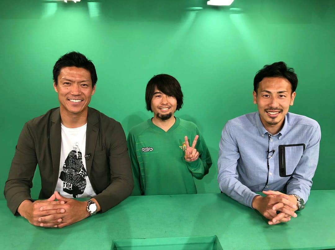 赤星拓さんのインスタグラム写真 - (赤星拓Instagram)「J-SPORTS foot Wednesday 84年生まれ、同郷、互いに昨シーズンをもってプロサッカー選手を引退した前田悠佑 @y.maechan6 と共演させてもらいました！ 彼が長崎の皆様に愛される理由がよく分かりました❗️ 楽しかった❗️嬉しかった❗️ またこれからも一緒に盛り上げていこう❗️ 【放送日時】 4月10日水曜日 午後10時から10時30分 （J-SPORTS2を予定） （再放送多数）  是非チェックして下さい^_^ #jsports  #foot #プロサッカー選手の引退 #セカンドキャリア #挑戦 #同級生 #前田悠佑  #ヴィファーレン長崎  #普及インストラクター #サガン鳥栖 #赤星拓 #ベストアメニティ  #土屋さんをはじめj-sportsスタッフの皆様ありがとうございました！」4月9日 17時11分 - akahoshi.taku_1