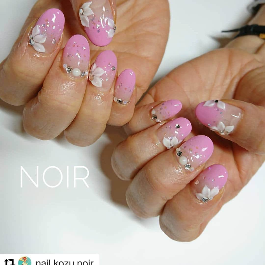 LUCU♡GELさんのインスタグラム写真 - (LUCU♡GELInstagram)「ルクジェル  春ピンクカラーリポスト  #Repost @nail.kozu.noir with @get_repost ・・・ またまた春のピンク祭り 持ち込み画像アレンジです。 桜🌸ピンクは @lucugel_nail PKM11です～ エンボスのお花もちらほらと。 #ネイル #ネイルアート #ジェル #ネイルデザイン #ジェルネイル #ジェルアート #春ネイル #桜ネイル #桜 #チェリーブロッサム #エンボスフラワー #ルクジェル #ルクジェルエデュケーター #プライベートサロンNoir  @takigawa_hiroshi  @lucugel_nail」4月9日 17時30分 - lucugel_nail