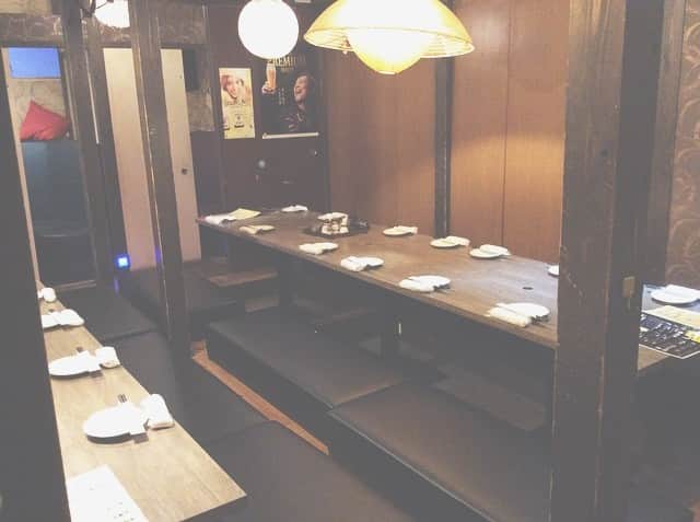 こま源 天王寺店さんのインスタグラム写真 - (こま源 天王寺店Instagram)「こま源天王寺店です🙌🏻本日も17時から営業しております💪🏻 団体様のご予約も承っておりますので、歓迎会や新歓等を大人数で楽しみたいお客様は是非、こま源へ足をお運び下さい✨ 生牡蠣フェアも絶賛開催中です👾 #こま源 #こま源天王寺店  #個室 #居酒屋 #個室居酒屋 #天王寺 #北口 #天王寺北口 #駅近 #ハルカス #てんしば #浜焼き #飲み放題 #コース #新歓 #歓迎会」4月9日 17時30分 - komagen_tennouji