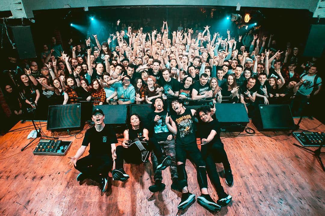 のインスタグラム：「Thank you Novosibirsk last night! Tonight is the last show in Russia! Krasnoyarsk, get ready!!! Photo: @johngyllhamn  #CrystalLake」