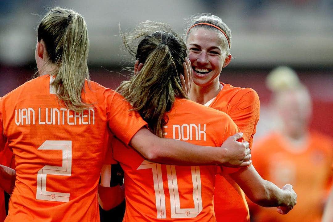 ジャッキー・グローネンのインスタグラム：「Trots op het team, maar helemaal trots op dit ratje @daniellevddonk 🧡 #team1.60」