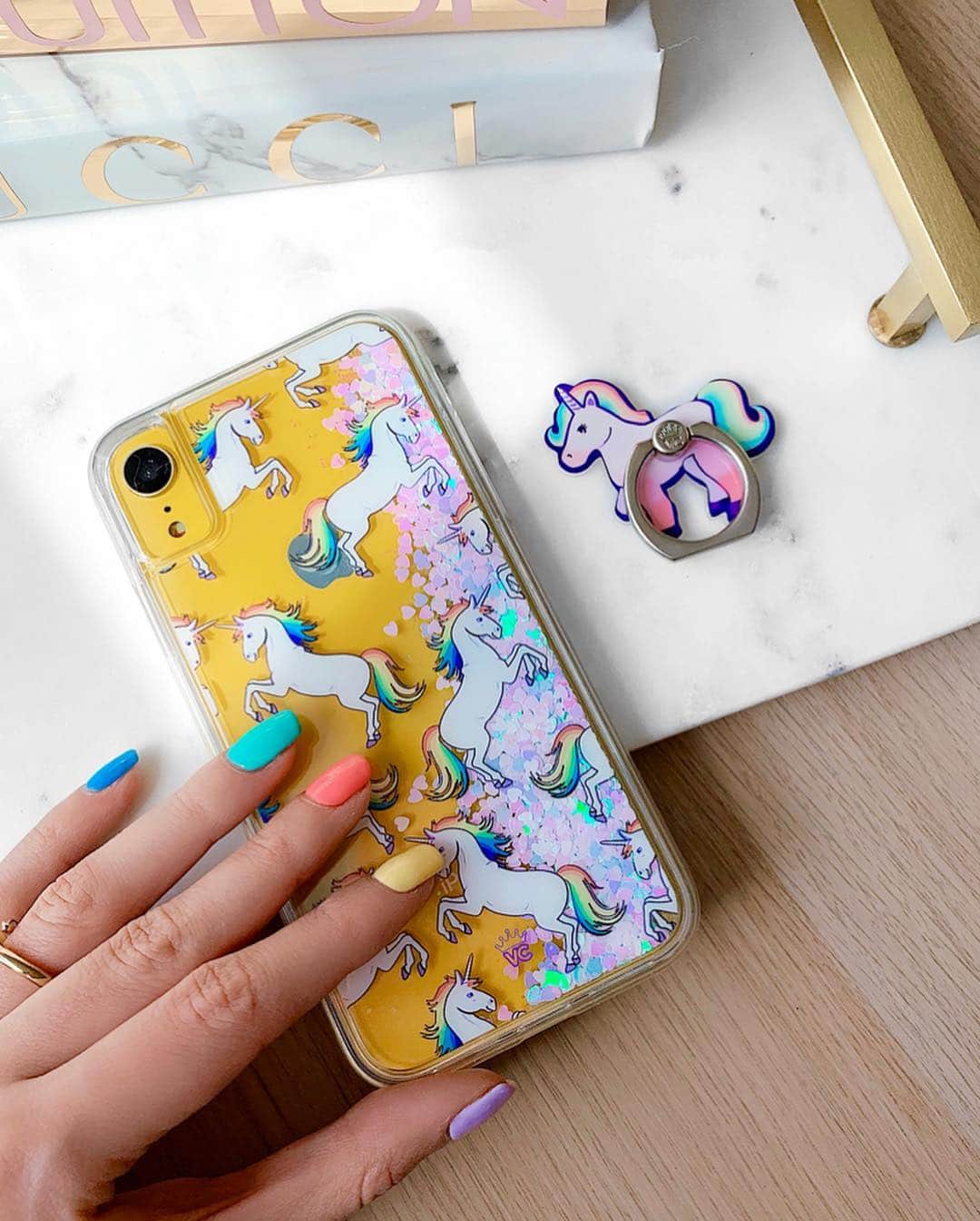 VELVETCAVIARさんのインスタグラム写真 - (VELVETCAVIARInstagram)「Caption this with the best unicorn pun. 🦄🌈 Go. 👇 #NationalUnicornDay ✨ This is our Unicorn Glitter Case on an iPhone XR with our matching Unicorn Grip Ring. Get yours @velvetcaviar. #velvetcaviar #glitter #unicorns」4月10日 2時59分 - velvetcaviar