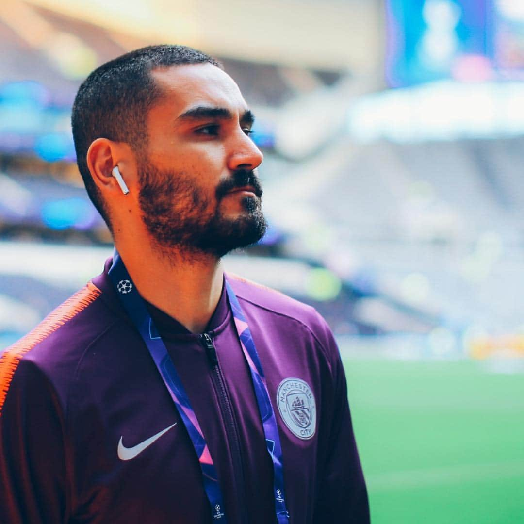 マンチェスター・シティFCさんのインスタグラム写真 - (マンチェスター・シティFCInstagram)「Eyes on the prize 🏆 #mancity #thfcvcity」4月10日 3時05分 - mancity