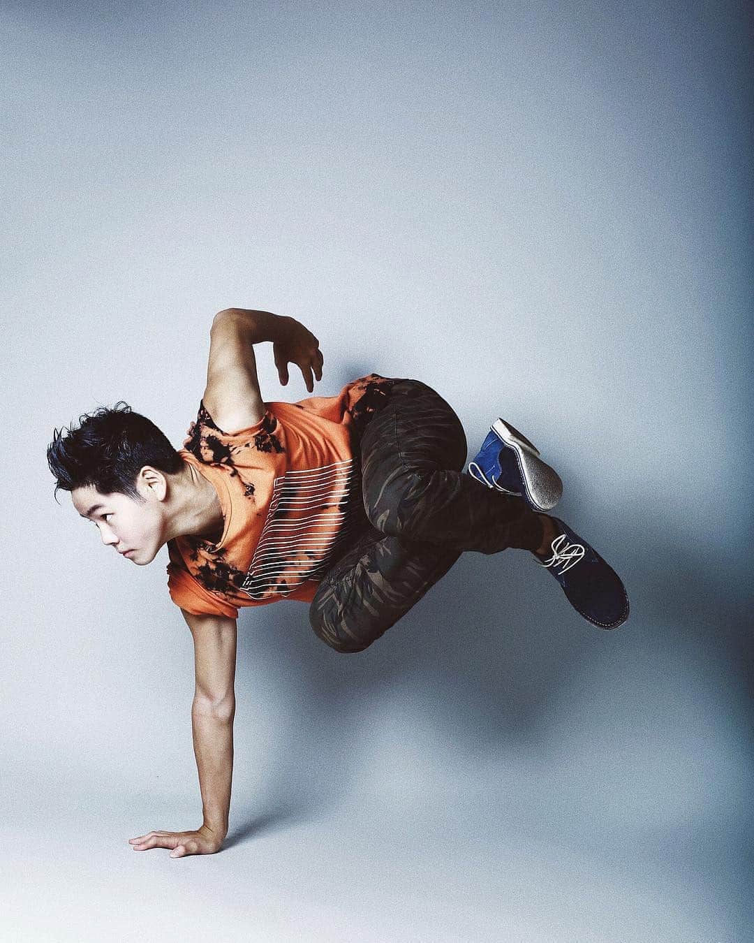 Instagramさんのインスタグラム写真 - (InstagramInstagram)「Dancer Sean Lew (@seanlew) found his calling at the age of 4. “My first class gave me this feeling that I never wanted to lose ever again,” says the now 17-year-old. “And thanks to that feeling, I am where I am at today.” Sean continues to be guided by those feelings in his choreography, creating an art form that’s equal parts dancing and acting. “I hope to create a different perspective of art with the use of dance and acting together,” he says. Today on our IGTV channel, Sean performs a new routine where he expresses his feelings through dance, instead of words. Photo of @seanlew by @leegumbsphotography」4月10日 3時26分 - instagram