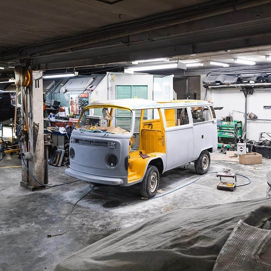 Andrew Knappさんのインスタグラム写真 - (Andrew KnappInstagram)「Find Momo in the shop with Mellow. @nickelautomotive is hard at work giving Mellow a new life and the work they’re doing is amazing. Here, she’s primed with all new body panels an NO RUST! They’re painting her this week and I can’t wait to go check it out.」4月10日 3時28分 - andrewknapp