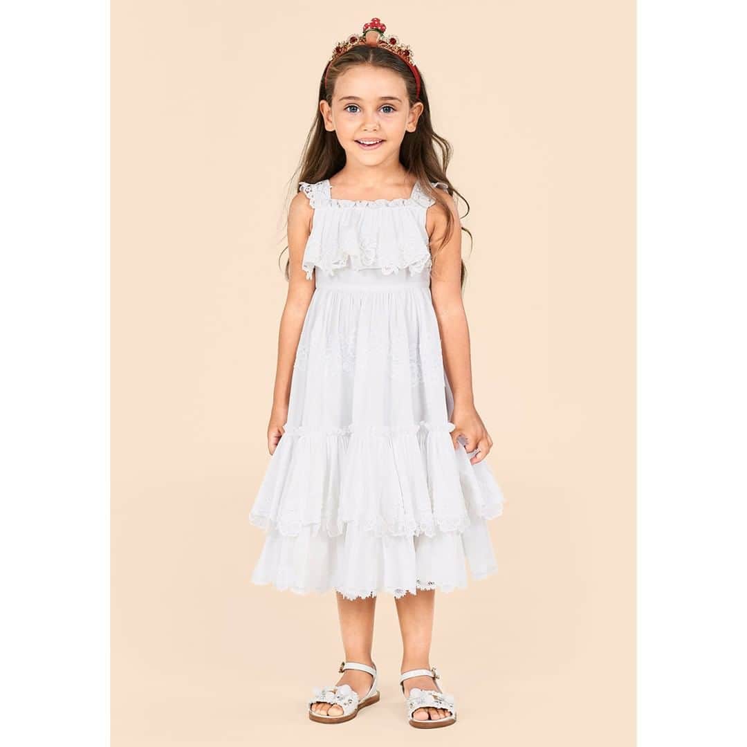 のインスタグラム：「Romantic white lace for your little darlings. #DGBambino」