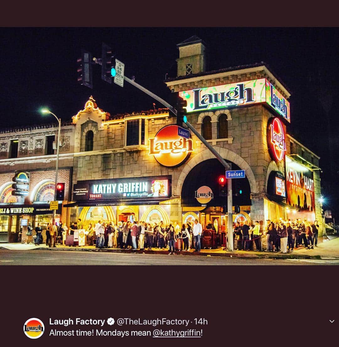 キャシー・グリフィンさんのインスタグラム写真 - (キャシー・グリフィンInstagram)「Omg. Second week, sold out. No press, just word-of-mouth. Thank you thank you thank you!」4月10日 3時49分 - kathygriffin