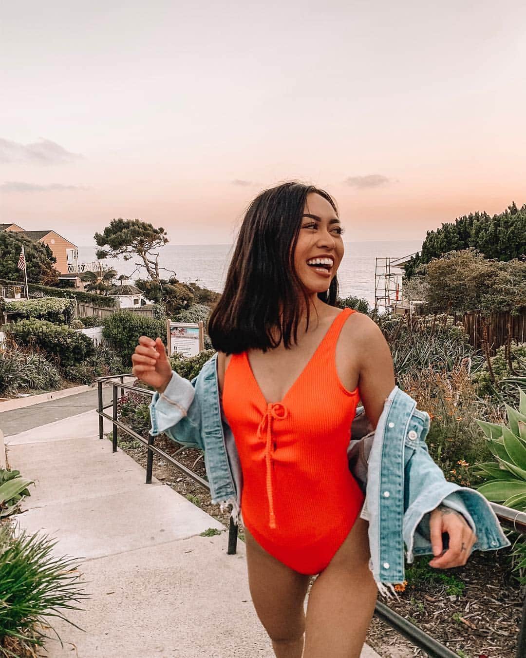 Hollister Co.さんのインスタグラム写真 - (Hollister Co.Instagram)「"If we go missing, we're probably at the beach." 🐚 📷: @_alyssalauren #HollisterCollective」4月10日 4時07分 - hollister