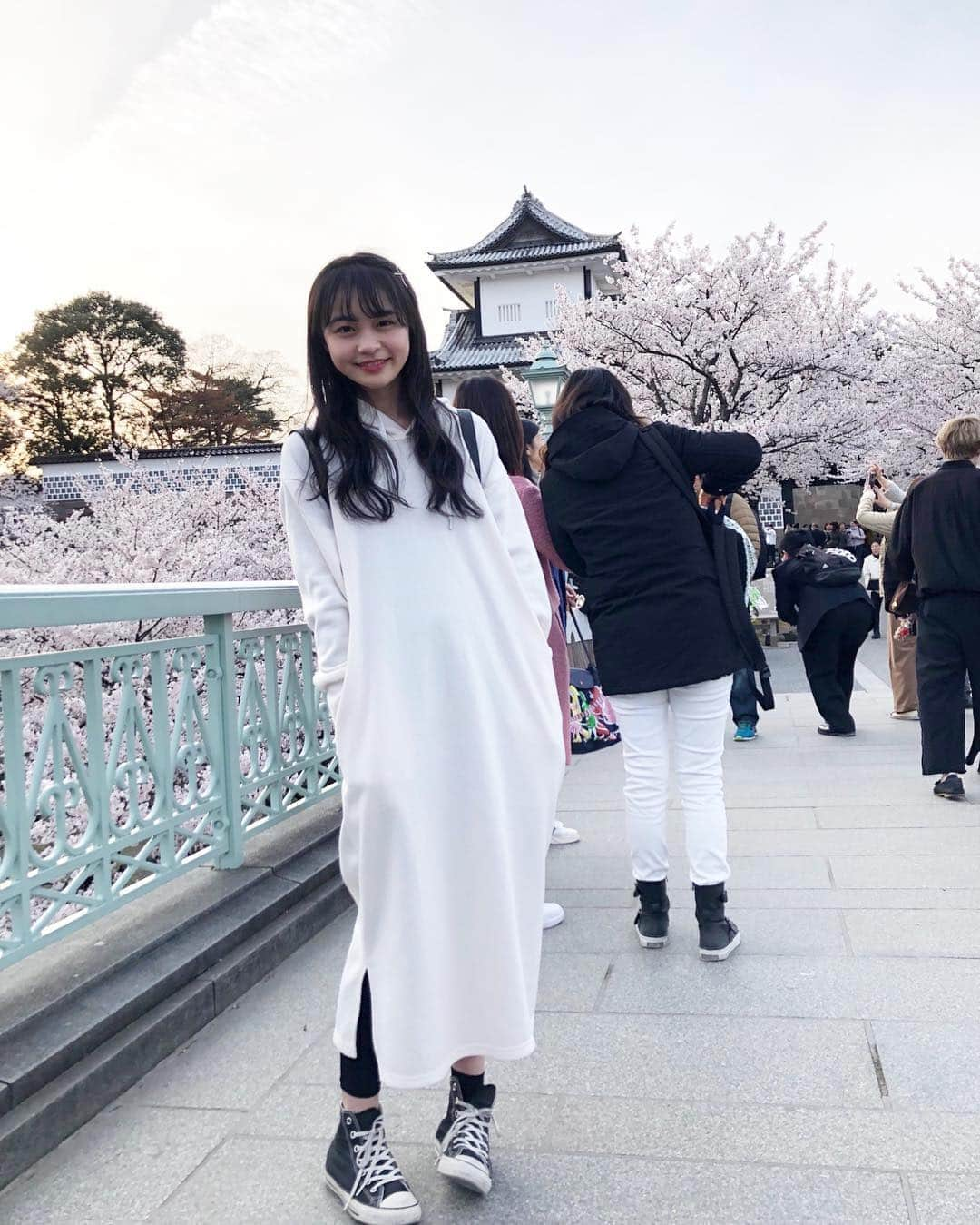 林芽亜里さんのインスタグラム写真 - (林芽亜里Instagram)「🎀 ちょっとのお花見🌸in兼六園 少し寒かったけど綺麗だったよ♡  #林芽亜里 #ニコプチ #桜 #お花見」4月9日 19時29分 - meari__hayashi