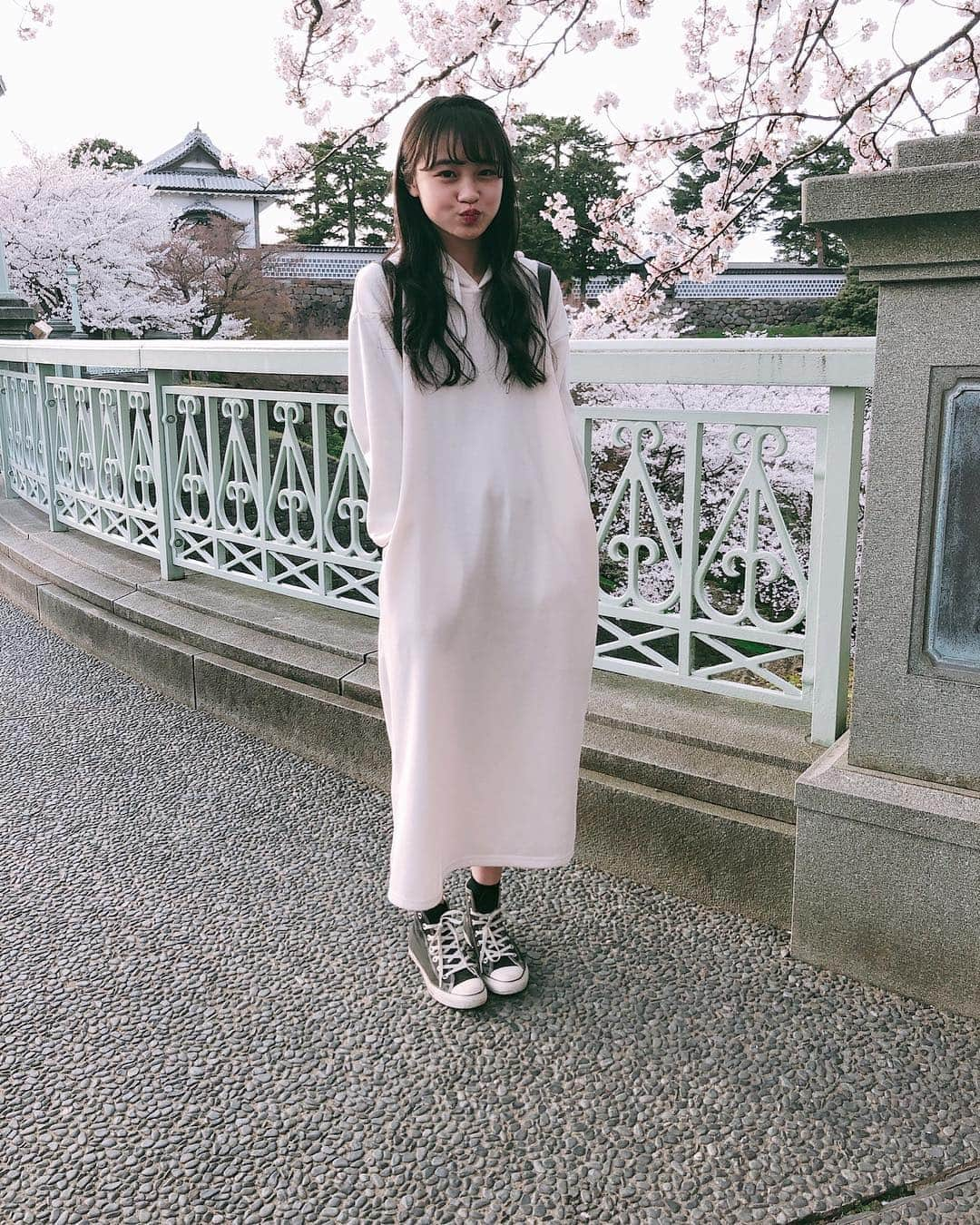 林芽亜里さんのインスタグラム写真 - (林芽亜里Instagram)「🎀 ちょっとのお花見🌸in兼六園 少し寒かったけど綺麗だったよ♡  #林芽亜里 #ニコプチ #桜 #お花見」4月9日 19時29分 - meari__hayashi