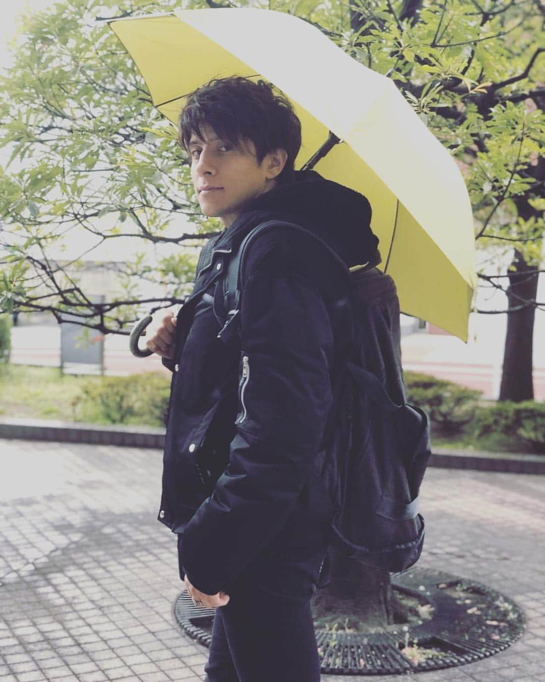 城田純さんのインスタグラム写真 - (城田純Instagram)「カタログでモデルをやらせていただきました傘ブランド「mabu」を昨日初めて使わせていただきました☂️ オサレで使いやすくて最高でございます。  これなら無くなさいわ😚  shop.mabuworld.co.jp  #mabu #傘 #かわいい傘 #かっこいい傘 #便利な傘 #すごい傘」4月9日 19時25分 - junbopeace