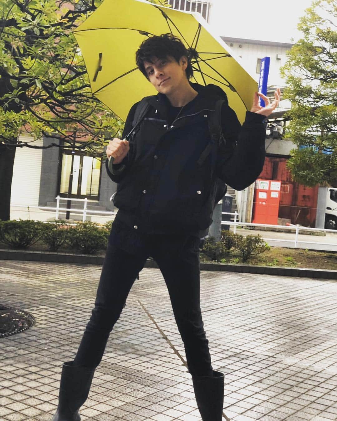城田純さんのインスタグラム写真 - (城田純Instagram)「カタログでモデルをやらせていただきました傘ブランド「mabu」を昨日初めて使わせていただきました☂️ オサレで使いやすくて最高でございます。  これなら無くなさいわ😚  shop.mabuworld.co.jp  #mabu #傘 #かわいい傘 #かっこいい傘 #便利な傘 #すごい傘」4月9日 19時25分 - junbopeace