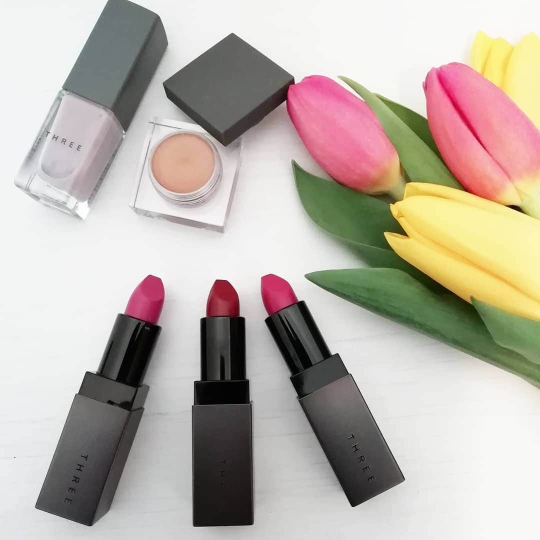 のインスタグラム：「. ★#コスメ好き ★. . 最近のお気に入りコスメ💄. . #threecosmetics 口紅は、発色がよく 春っぽい色をチョイス(>ω<). アイシャドウもラメが少しはいってて可愛いー♡. @threecosmetics  他の色も気になるからチェックしてみよっと♪. . . #コスメ#コスメ好き  #コスメ紹介 #コスメマニア  #make#makeup  #make_up #makeupforever  #makes #makeuplife  #リップ#lip #lipstick  #lips #口紅 #口紅マニア #cosmetic  #cosmetics #美容 #美容好き #女子力アップ  #女子力 #大人女子  #チューリップ#nail #アイシャドウ#春メイク」