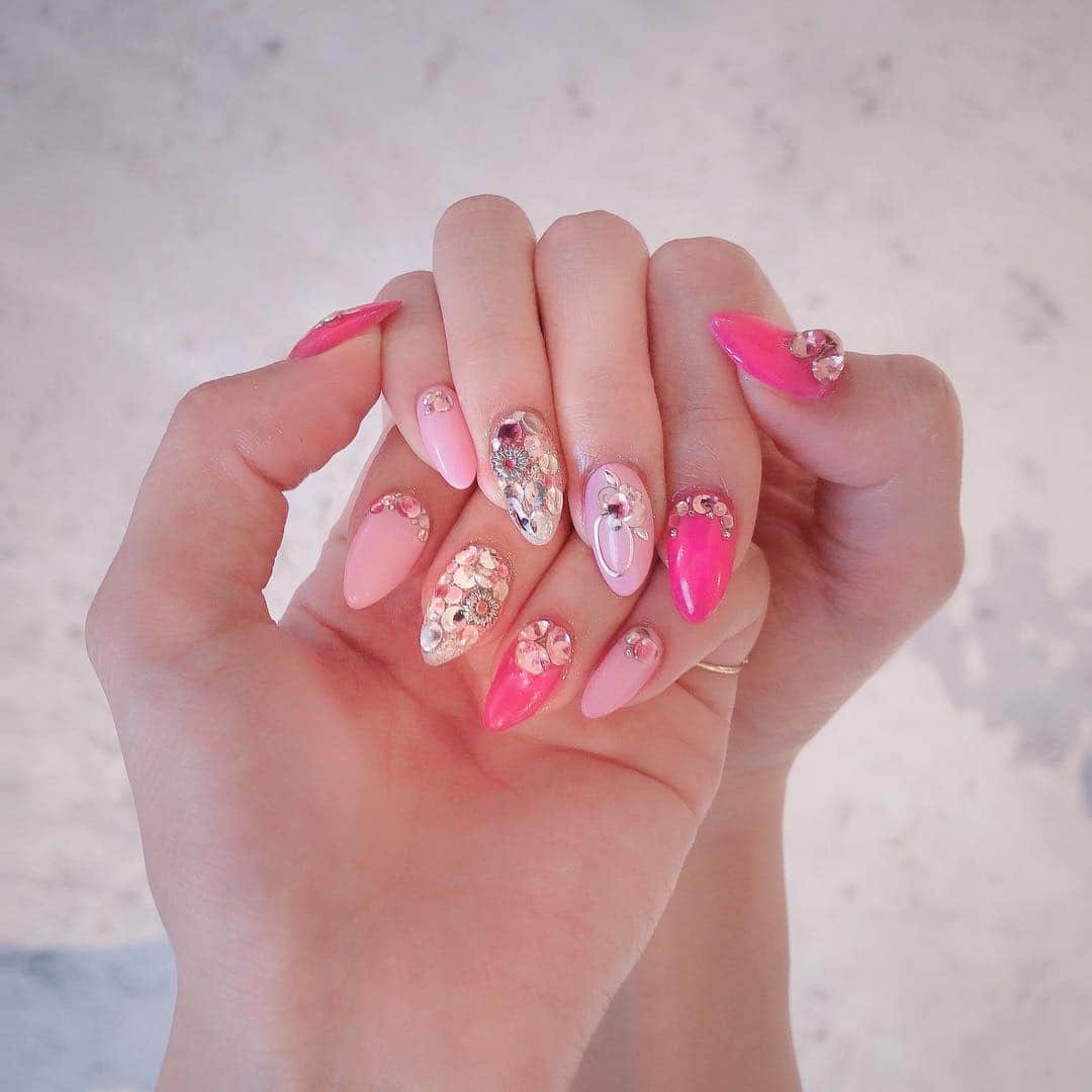 鈴木まりなのインスタグラム：「   Birthday Nail💅🏾💗 @list.nail    #マリナネイル #春ネイル #ネイルデザイン  #list_nail #nail #naildesign #springnails」