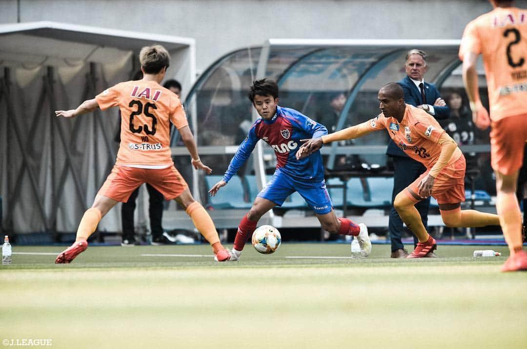 Ｊリーグさんのインスタグラム写真 - (ＪリーグInstagram)「相手を置き去りにする華麗なドリブル👏😳 ﻿﻿﻿ ﻿﻿﻿ Best Shot J.LEAGUE⚽️📸﻿﻿ ﻿ 🏆#明治安田生命Ｊ１リーグ第６節﻿﻿﻿ ベストショットをお届け👀✨ ﻿﻿﻿ ﻿﻿﻿ #Ｊリーグ﻿﻿﻿ #jleague ﻿﻿﻿ ﻿﻿﻿ #FC東京 #久保建英﻿﻿﻿ #bestshot #best #ベストショット #ベスト﻿﻿﻿ #niceshot #instagood #ナイスショット﻿﻿﻿ #カッコいい #かっこいい #nice﻿﻿﻿ #ドリブル #ナイスプレー ﻿﻿﻿ #soccer #football #soccerphotography #footballer ﻿﻿﻿ #⚽️ #📸」4月9日 19時31分 - jleaguejp