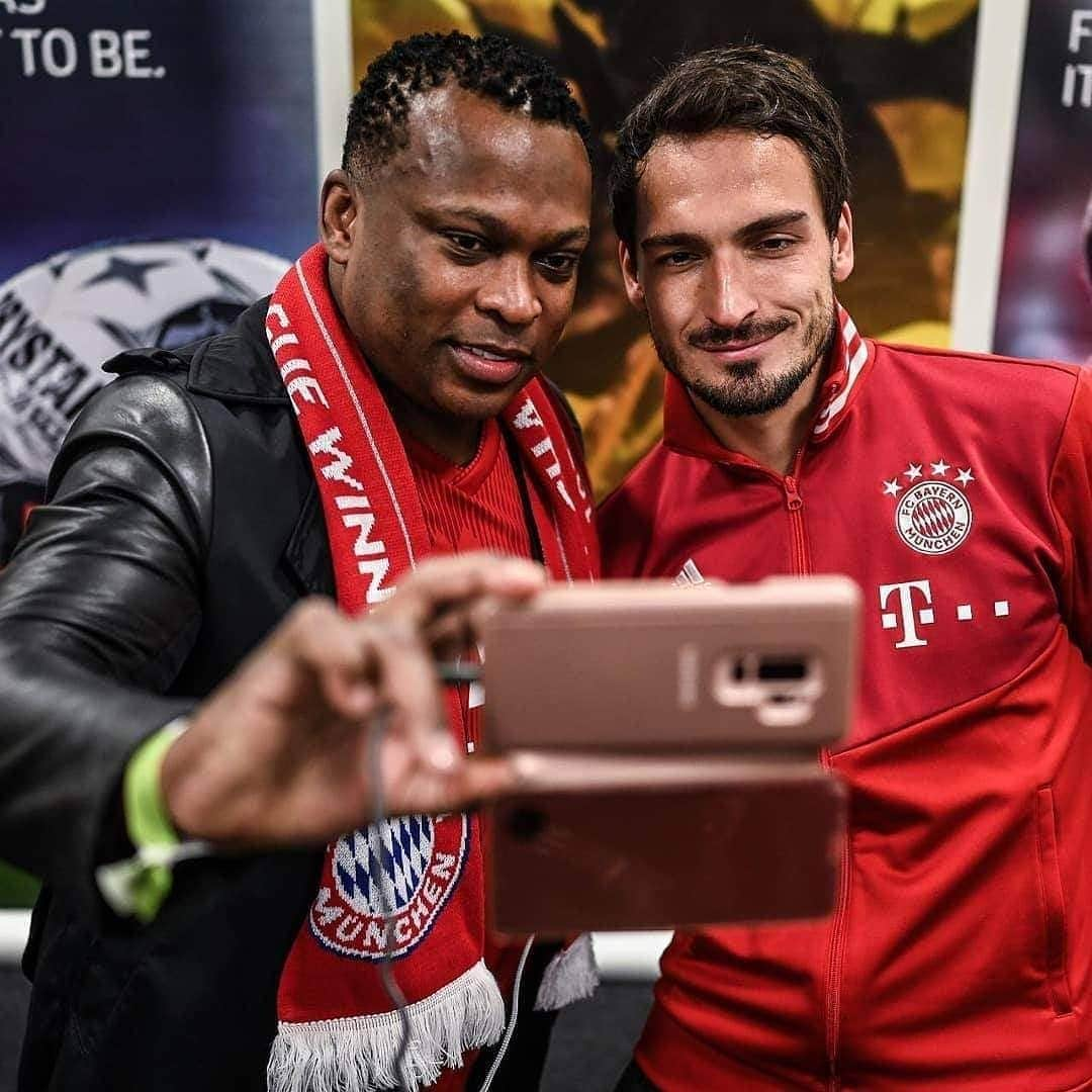 バイエルン・ミュンヘンさんのインスタグラム写真 - (バイエルン・ミュンヘンInstagram)「#MiaSanMia around the globe! 🔴⚪ Thank you for your support on Saturday! ❤ #FCBayern #FCBBVB #MiaSanFamily」4月9日 19時40分 - fcbayern