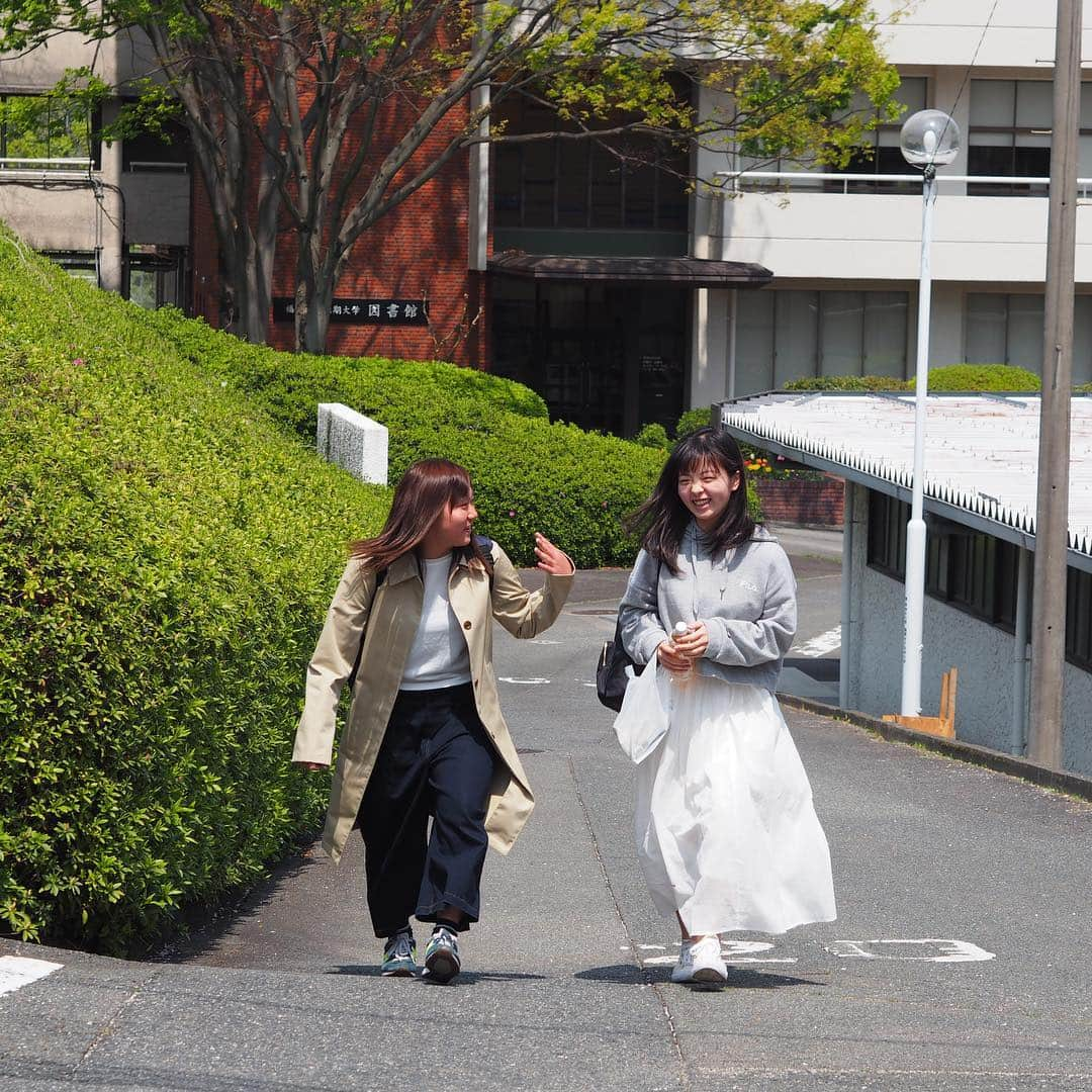 福岡女子短期大学さんのインスタグラム写真 - (福岡女子短期大学Instagram)「@福岡女子短期大学 . キャンパスの日常風景🌱をご紹介します🎀 . #福岡女子短期大学　#福女短　#お昼　#4月9日　#太宰府　#日常の記録 #昼休み　#休み時間 #お昼 #日常生活 #火曜日　#スナップショット #スナップ写真　#普段の日常　#コーデ　#学校　#キャンパスライフ　#大学 #女子大生　#写真好きな人と繋がりたい #短大生　#春コーデ　#4月　#大学生コーデ　#スナップ #街角スナップ #福女短スナップ #おしゃれさんと繋がりたい . ========[ 資料請求 ]======== ． 新しい福岡女子短期大学の資料請求（2020大学案内）を無料送付中です。本学ホームページからお気軽に申し込みください。 . 子ども学科/健康栄養学科 音楽科/文化教養学科 ． 福岡女子短期大学 住所：‪福岡県太宰府市五条四丁目16番1号‬ tel：‪092-922-4034‬（代表）」4月9日 19時52分 - fukuoka_wjc