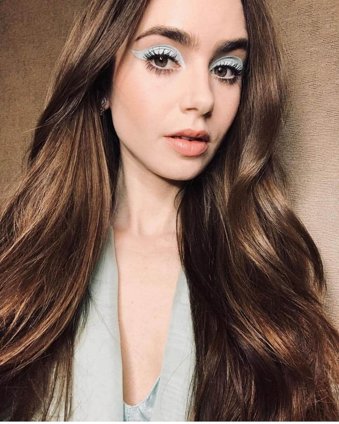 Vincent Oquendoさんのインスタグラム写真 - (Vincent OquendoInstagram)「❄️❄️❄️ #lilycollins 😍」4月9日 20時04分 - makeupvincent