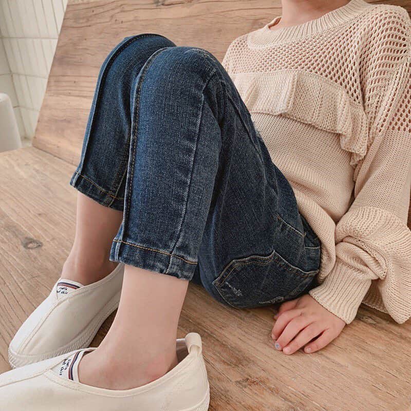 子供服のbig foRE:stさんのインスタグラム写真 - (子供服のbig foRE:stInstagram)「. フロントラインデニム【794】 . こんばんは🌛 新しいスタッフも入って、新しいことが始まろうとしているOLPEMです✨ 準備に忙しい4月ですが、ワクワクしてます☺️ . そんな気分の今日は、インポートらしいおしゃれなデニムアイテムのご紹介❤︎ 普通のデニムは飽きたっ‼︎ おしゃれなデニム履かせたいっ‼︎ という私の想いからこちらを入荷笑 メーカーも完売しているのでもう再入荷はありません🤣 履くだけでおしゃれなのでどんなトップスと合わせてもイケてます♬ . . #子供服 #キッズコーデ #韓国子供服 #kidscode #outfit #おでかけコーデ#海外子供服  #おしゃれさんと繋がりたい #kidsjapan #セレクトショップ #女の子コーデ  #男の子コーデ#女の子ママ#男の子ママ#インポート#ママリ #コドモノ #ベビフル#秋アイテム#お洒落さんとつながりたい#ママハグ#ninas#キッズデニム」4月9日 19時57分 - olpemi_