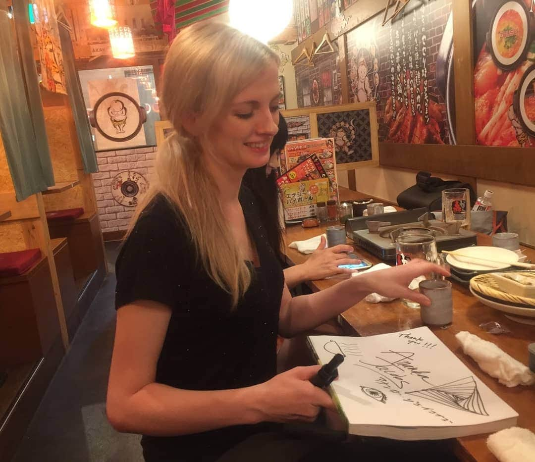 アナンダ・ジェイコブズさんのインスタグラム写真 - (アナンダ・ジェイコブズInstagram)「That one time I signed something at a #hinabe place. #anandajacobs」4月9日 20時01分 - ananda_jacobs_