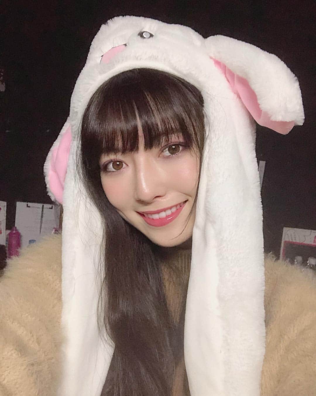 日下部美愛のインスタグラム：「舞台の小道具で使った🐰 まさか舞台上でこれかぶる日が来るとは思ってなかったなあ〜〜。 . . #photo #japan #model #me #code #fashion #makeup #followme #instagood #camera #selfie #instadaily #토끼모자 #한국 #맞팔 #사진 #데일리 #데일리룩 #인스타사진 #인스타그램 #일본인」