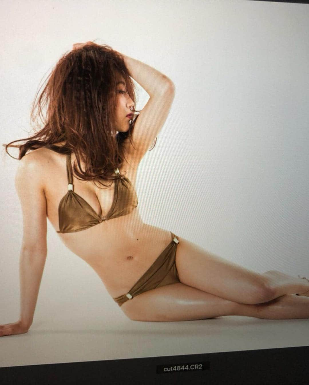 西野未姫さんのインスタグラム写真 - (西野未姫Instagram)「オフショット👙📷 #FLASH #グラビア #2年ぶり #誰ですか #本当に私ですか #2ヶ月で作り上げた体 #bodymake」4月9日 20時23分 - nishinomiki_official