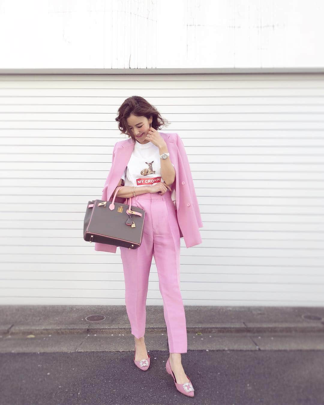 kiyomi medeirosさんのインスタグラム写真 - (kiyomi medeirosInstagram)「pink on pink💗🌸💗🌸 * jacket…#stellamccartney  Tシャツ…#burberry  pants…#drawer shoes…#manoloblahnik  bag…#hermes * * #fashion#outfit#instafashion#ootd#cordinate#style#ファッション#コーディネート#コーデ#ママコーデ#pink#ピンク#春コーデ」4月9日 20時32分 - kiyomimedeiros