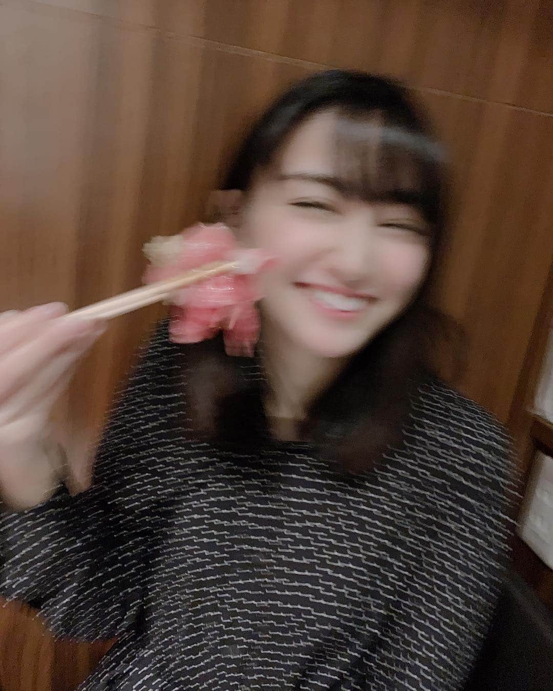 小泉遥さんのインスタグラム写真 - (小泉遥Instagram)「こんなにブレることある？ってぐらいお肉食べてる写真が全部ブレてるww」4月9日 20時34分 - koiharu_official
