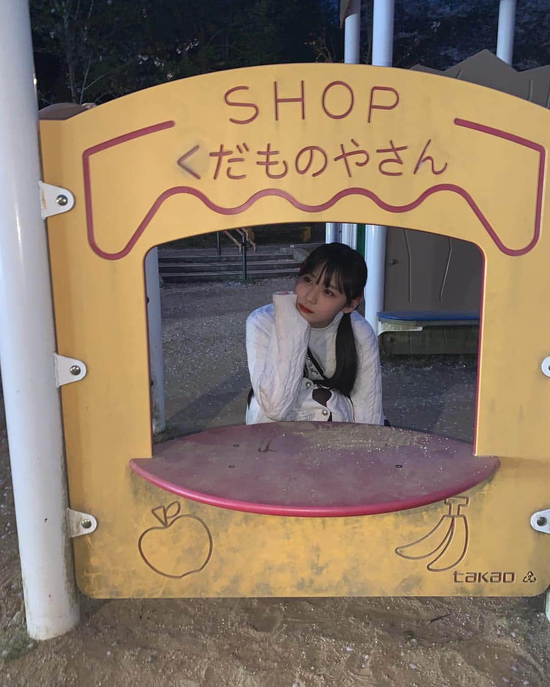 荒巻美咲さんのインスタグラム写真 - (荒巻美咲Instagram)「🌸 くだものやさん。  #甘木公園」4月9日 20時37分 - mirun.jellyfish.0128