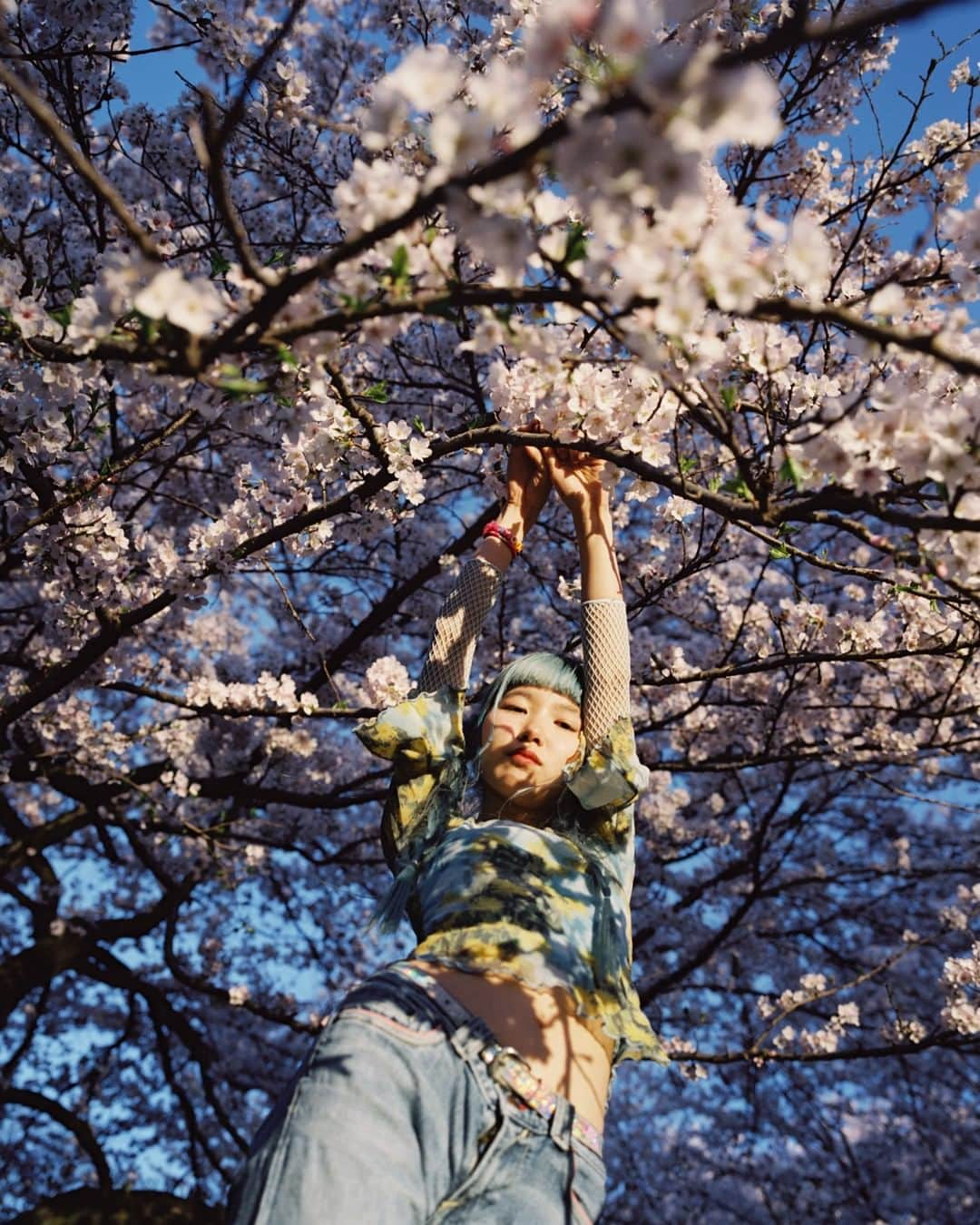 i-Dさんのインスタグラム写真 - (i-DInstagram)「"I'd really like to do shows overseas.. somebody book me!" 🌸⁣ ⁣ In the first part of a series we profile eight of the most exciting new musical artists from around the world. 🌍🎵⁣ ⁣ First stop, Tokyo – where we spoke to @aya_gloomy, the ambitious alt-pop star who will put a smile on your face! 😊⁣ ⁣ See more on i-D.co 💻⁣📱 ⁣ [The Homegrown Issue, no. 355, Spring 2019.]⁣⁣⁣⁣⁣ .⁣⁣ .⁣⁣ .⁣⁣ Text @frankie__dunn⁣ Photography @francesca_allen_⁣ #Tokyo #Music #AyaGloomy」4月9日 20時48分 - i_d