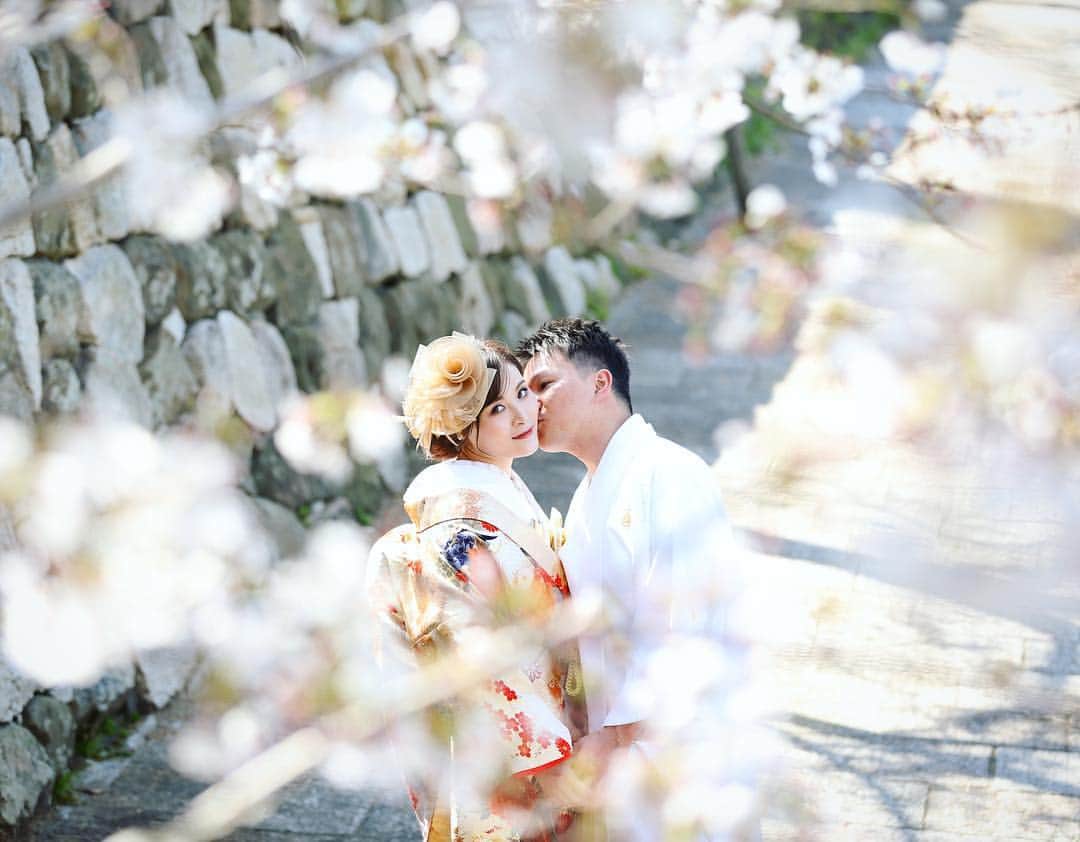 スタジオTVBりんくう店のインスタグラム：「#咲くlove . . photo：@maeda_tvb hair&make：@atsuko.hm_tvbrinku . . #桜 #日本中のプレ花嫁さんと繋がりたい #全国のプレ花嫁さんと繋がりたい #写真好きな人と繋がりたい #おしゃれさんと繋がりたい #ファインダー越しの私の世界 #一生に一度のお手伝い #d_weddingphoto  #スタジオTVB #ウェディングフォト #ブライダルフォト #ブライダルヘア #プレ花嫁 #卒花 #チェリフォト #東京カメラ部 #フォトレイト #結婚式コーデ #結婚式レポ #花嫁ヘア #ハナコレ #カップルコーデ #marry花嫁 #モデル募集中 #cherish_photo_days #bestjapanpics #instagood #canon」