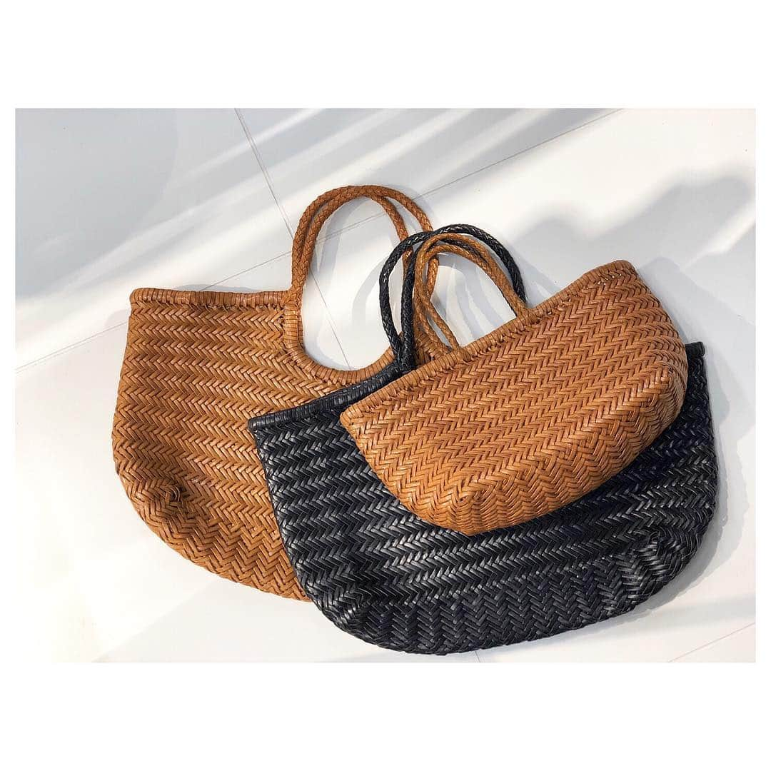 plageさんのインスタグラム写真 - (plageInstagram)「〝DRAGON〟 4/10(wed.)new in！ ・TRIPLE JUNP SMALL ¥38,000+tax col:キャメル ・NANTUKET BASKET ¥50,000+tax col:ブラック/キャメル #Plage #プラージュ #baycrews #fashion  #coordinate #dragonbag」4月9日 20時54分 - plage_jp