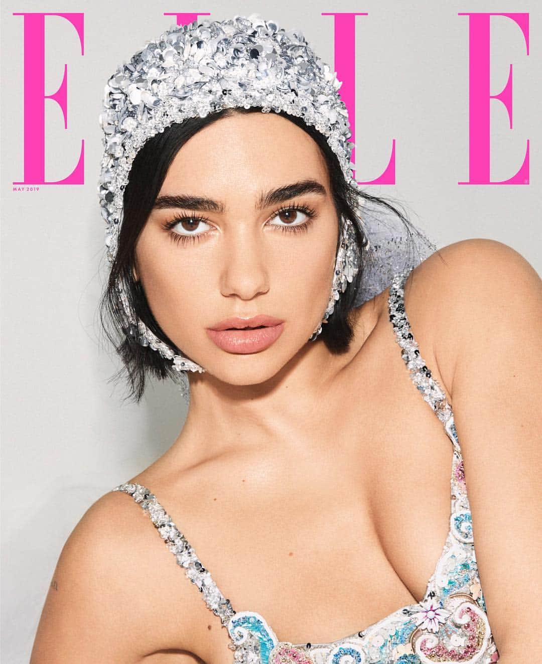 ELLE Magazineさんのインスタグラム写真 - (ELLE MagazineInstagram)「After taking home two Grammy Awards earlier this year, pop star @DuaLipa shows no signs of stopping. “As a new artist, you’re competing with people who are years and albums ahead of you, way more successful,” she told ELLE for our May issue. “But I have a lot more confidence going into a room and saying what I want. I’m just going to make music I’m proud of that represents who I am. I want my fans to know they backed the right horse.” Link in bio to read the full cover story. ⁣ ⁣ ELLE May 2019:⁣ Editor-in-chief: @ninagarcia⁣ Cover star: @dualipa⁣ Creative Director: #stephengan⁣ Photographer: @carinbackoffphoto⁣ Stylist: @annatrevelyan⁣ Wearing: @chanelofficial⁣ Hair: @annacofone, @thewallgroup⁣ Makeup: @francescabrazzo, @thewallgroup⁣ Nails: @nailsbymh, @the_gelbottle_inc⁣ Prop styling: @jackicastelli, @lalalandartists⁣ Produced by @creativebloodagency」4月9日 21時05分 - elleusa