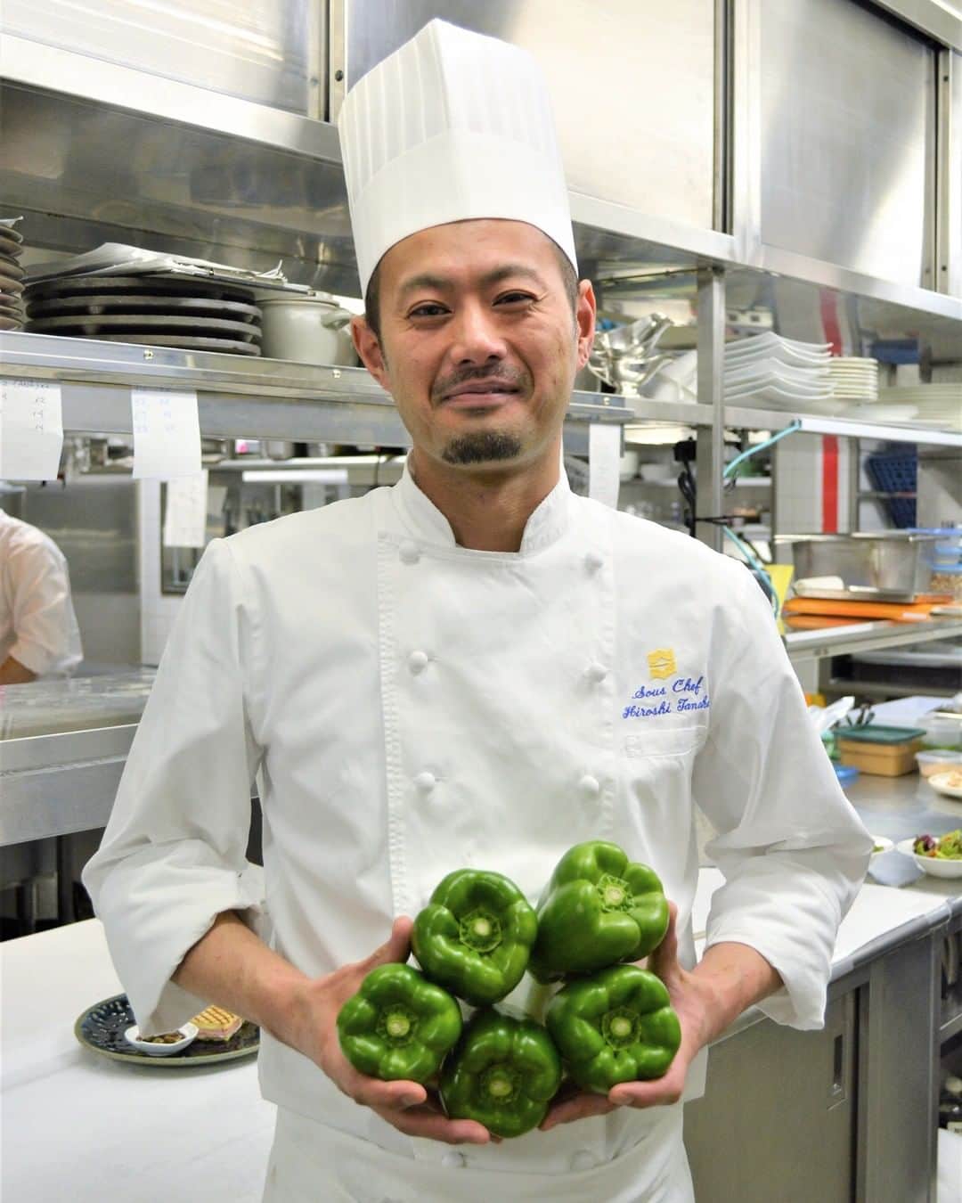 Shangri-La Hotel, Tokyoさんのインスタグラム写真 - (Shangri-La Hotel, TokyoInstagram)「シャングリ・ラ ホテル 東京では、パプリカを季節ごとに産地を厳選して仕入れています。朝食やランチビュッフェにて毎日提供しているシェフによるお料理をぜひ味わいください。  We select paprika carefully from different areas for each season. Enjoy our dishes by the chef that is served daily at breakfast and lunch buffet. ___________________  #シャングリラ東京 #東京 #銀座 #丸の内 #東京ホテル #ラクジュアリーホテル #ピーマン #パプリカ #shangrila #shangrilatokyo #Tokyo #Marunouchi #Ginza #LuxuryHotel #TokyoHotel #greenpepper  #ちなみに今日は良いピーマンの日  #パプリカはナス科トウガラシ属」4月9日 21時00分 - shangrila_tokyo