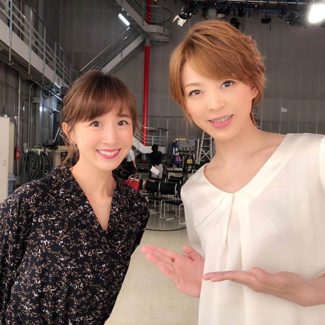 初嶺麿代さんのインスタグラム写真 - (初嶺麿代Instagram)「ちょっと前なんですが、、 収録現場で山川恵里佳さんにお会いしました〜。 #山川恵里佳 さん 以前#収録 でご一緒させて頂いた^_^ #顔小さい ！！#可愛い 〜っ。」4月9日 21時03分 - hatsunemayo