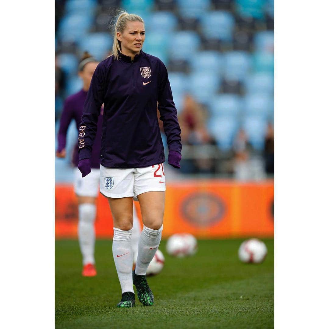 ジェンマ・ボナーのインスタグラム：「🏴󠁧󠁢󠁥󠁮󠁧󠁿⚽️」