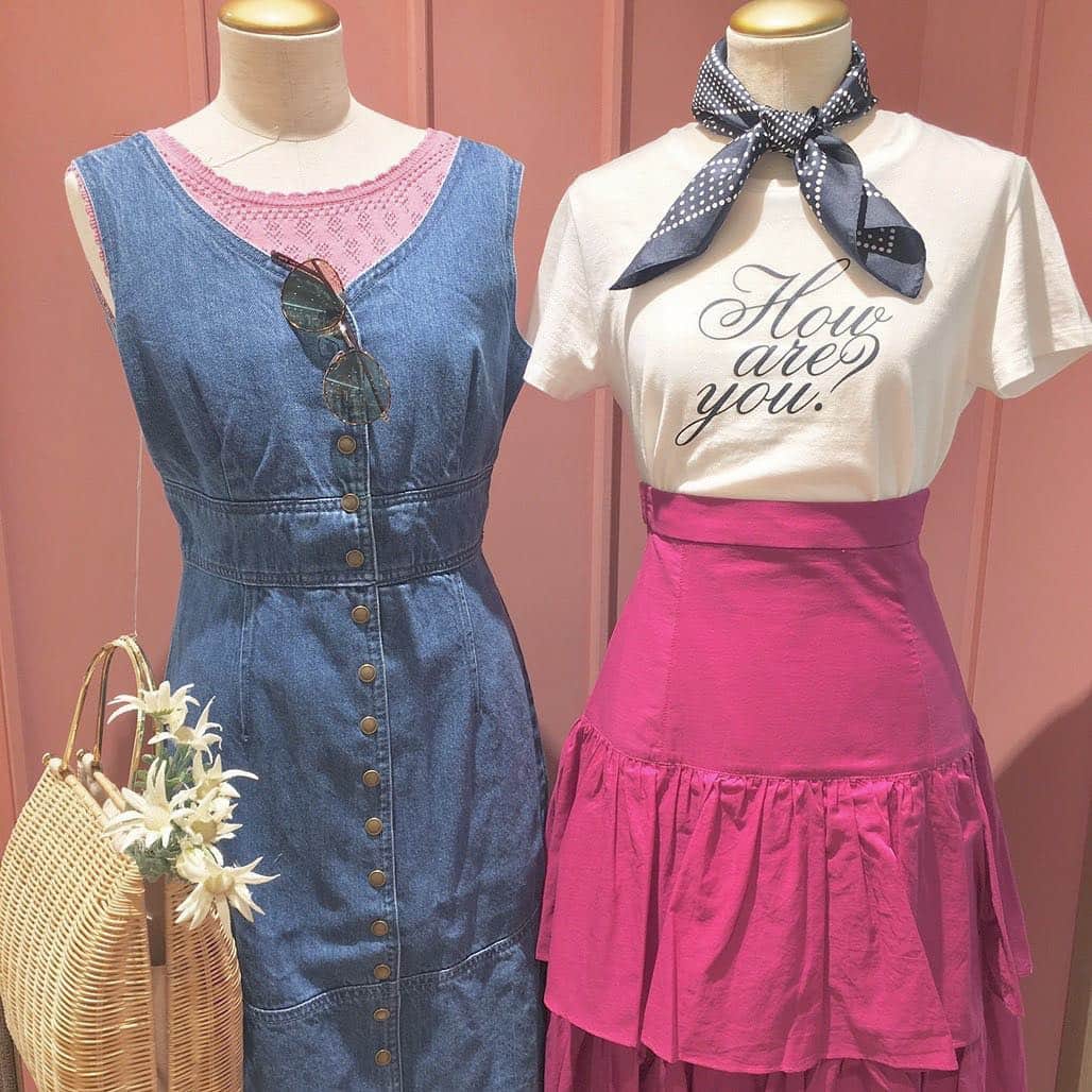 デイシーさんのインスタグラム写真 - (デイシーInstagram)「. . 店内には夏物が続々と入荷しております🌸 大型連休に向けて、 オシャレの準備は出来ていますか？✨ . ぜひDEICYで見つけてくださいね♡♡ . #deicy #deicynagoya #mecouture #deicynagoyaトルソー#2019ss #spring #pink #recommended #coordinate #fashion #nagoya #nagoyaparco #parco #denim #onepiece #デイシー #ミークチュール #ファッション #コーディネート #春コーデ #デニム #ブラウス #ワンピース #ピンク #パルコ #名古屋 #名古屋パルコ #デイシー名古屋」4月9日 21時09分 - deicy_official