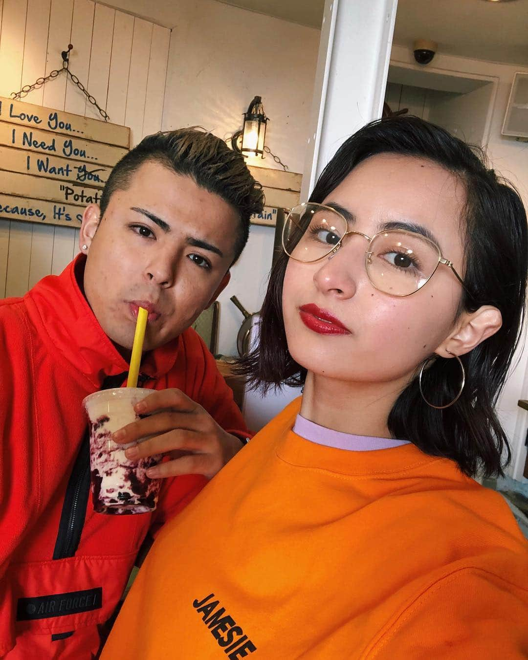 Julia Castroさんのインスタグラム写真 - (Julia CastroInstagram)「🍊🔥🦐🦊🧡🎁⛱🦊🍊 * #JULIDY #julidyalbum  #couple #fashion #ootd #outfit #outfitoftheday #orange #style #springfashion #similarlook  #春服 #ファッション #服 #春コーデ #カップル #シミラーコーデ #オレンジ #オレンジコーデ #めがね女子 #湘南 #デート #思い出 #YouTube載せたので見てね #julidystyle」4月9日 21時22分 - julia.c.0209