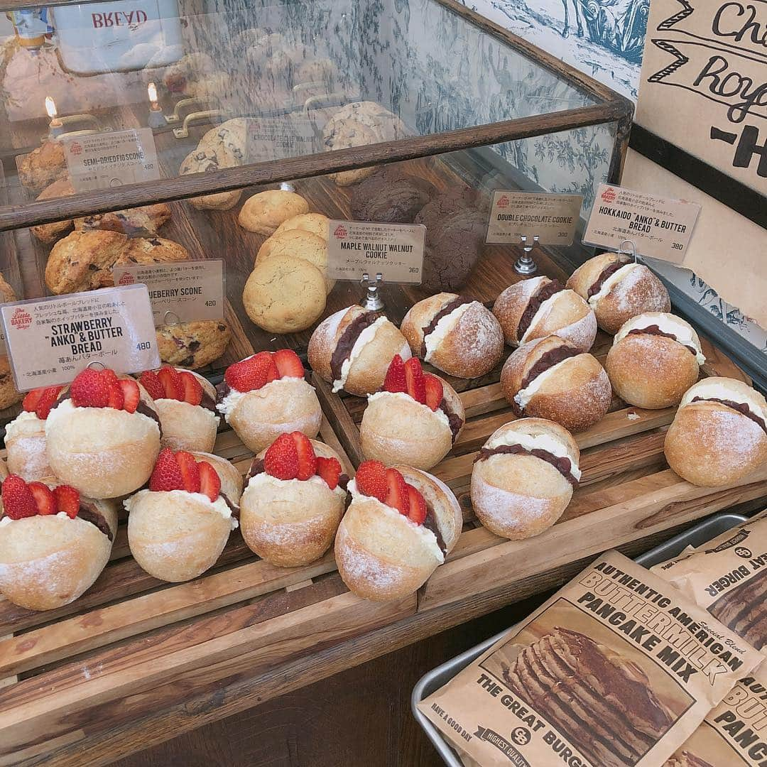 ユンジュさんのインスタグラム写真 - (ユンジュInstagram)「햇살이 가득한 도쿄의 어느 베이커리 🥯🥖🥨」4月9日 21時23分 - __pink_tape