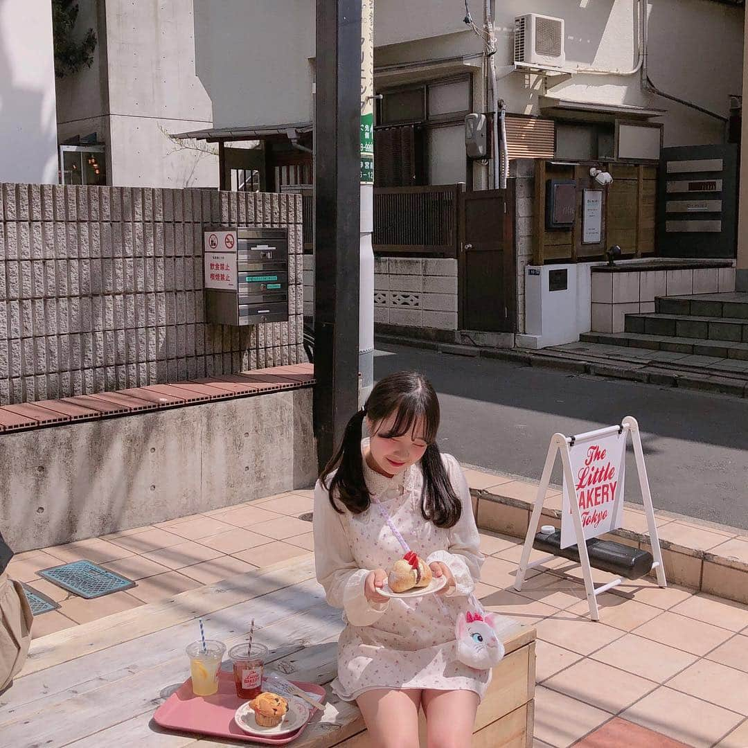 ユンジュさんのインスタグラム写真 - (ユンジュInstagram)「햇살이 가득한 도쿄의 어느 베이커리 🥯🥖🥨」4月9日 21時23分 - __pink_tape