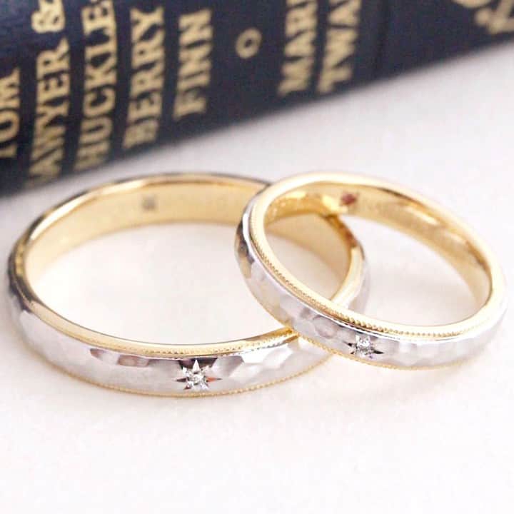 ith / イズ オーダメイド結婚指輪さんのインスタグラム写真 - (ith / イズ オーダメイド結婚指輪Instagram)「@ith_marriage ←指輪の一覧はこちらからご覧いただけます💍 . . 🔖ちょっとゴージャスなコンビカラー . この《コローレ》は、ゴールドとプラチナのコンビネーションが魅力的。制作時には、ゴールドとプラチナの指輪を張り合わせて仕上げます。 . デザイン自体はクラフトテイストですが、たっぷり地金を使って重厚感のある仕上がりに。結婚指輪らしい、大人のムードを感じさせてくれます。 . . 結婚指輪：Colore《コローレ》 参考価格(コンビカラー/男性)：163,000円〜 . 結婚指輪：Colore《コローレ》 参考価格(コンビカラー/女性)：153,000円〜 . 💍の詳細は @ith_marriage のURLよりHPをご覧ください🌿 . . ithの指輪を購入された方は  #イズマリッジ に投稿してください💍 . リグラムさせていただく可能性がございます。 . . …………………………… 💍ithとは …………………………… . ithはこの世にたった1組の指輪を制作するオーダーメイドの婚約・結婚指輪のアトリエです。 . 一人の女性ジュエリー職人のアトリエから始まったith。 . デザイン・着け心地など、お好みは人それぞれ。 . 専門的な知識を持つ"つくり手"が専任で、丁寧にヒアリングを重ね、お好みやご要望を汲み取り、ご希望のデザインへ導きます✨ . 納品後はアフターケア・デザイン変更等の相談にもご対応します。 . …………………………… 🌿アトリエについて …………………………… . アトリエは友達のお家に遊びに行くようなリラックスできる空間。 . デザインは100種類以上ご用意しています💍 . 指輪をたくさんご試着いただき、ご相談を重ね、“好きなかたち”を見つけましょう✨ . …………………………… 🏡アトリエ（店舗）情報 …………………………… . ご来店予約はお電話より承ります🌿 . 銀座 ☎︎0120-980-947 . 表参道 ☎︎0120-971-006 . 吉祥寺 ☎︎0120-954-240 . 横浜元町 ☎︎0120-174-511 . 柏 ☎︎0120-913-011 . 大宮 ☎︎0120-900-925 . 心斎橋 ☎︎0120-968-611 . 栄（名古屋） ☎︎0120-699-230 . . . . #結婚指輪 #婚約指輪 #プロポーズ #プロポーズされました #マリッジリング #エンゲージリング #指輪 #リング #ダイヤモンド #ジュエリー #ブライダルジュエリー #婚約 #プレ花嫁 #式場見学 #ペアリング #ブライダルフェア #ウェディングドレス #ナチュラルウェディング #指輪探し #結婚指輪探し #関西花嫁 #オーダーメイドリング #結婚式準備 #結婚式 #結婚式場 #花嫁 #2019春婚 #2019夏婚」4月9日 21時15分 - ith_marriage